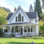 30 American Gothic Style Houses That Capture Historic Charm